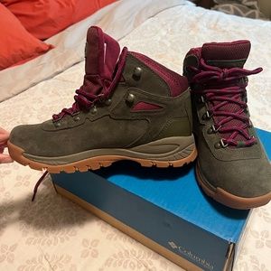 Columbia Newton Ridge Hiking Boots